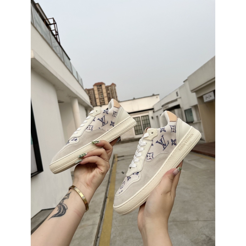 l**is V*t*n sneakers